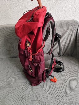 FORCLAZ Dámský turistický batoh MT100 EasyFit 50 L - 6