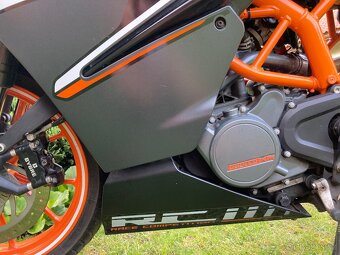 KTM RC 125 + ZDARMA nový sedlový vak a nepromok kombinéza - 6