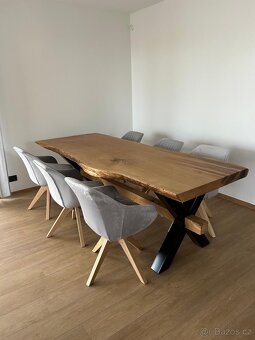 Masivní jídelní stůl z dubu - 6