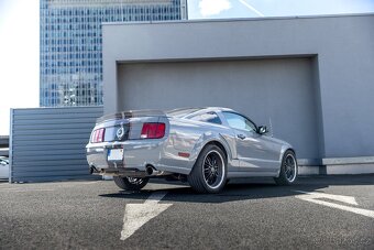 Ford Mustang GT - Manuál - 6