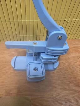 Perfektní výrobník placek / lis na odznaky - 6