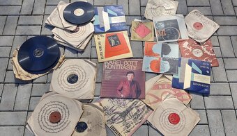 Gramofon se skříní a LP deskami - 6