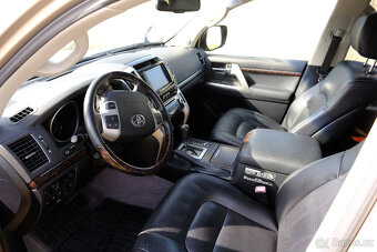 Toyota Land Cruiser LC200 - 6