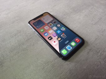 iPhone 11 64GB Black - baterie 83% - 6