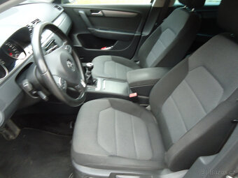 VW Passat Variant 2,0 TDi 103 KW 2012 SERVISKA - 6