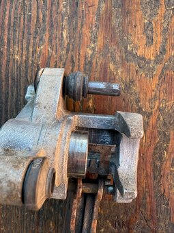 Nissin brzdový třmen s držákem zadní brzda Yamaha YZ WRF YZF - 6