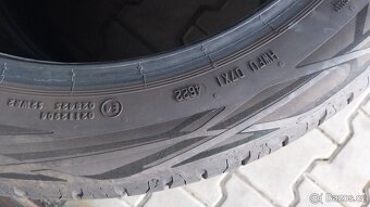 Prodám 2 x letní pneu Continental 235/45/18 - 6