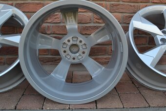 5x112 R19 Hliníkové disky Originál Audi Q3 - 6