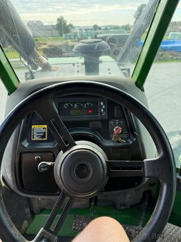 Lesní traktor JOHN DEERE 540G III - 6