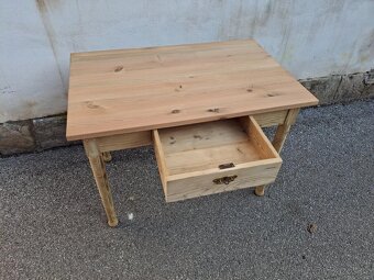 STAROŽITNÝ STŮL PO CELKOVÉ RENOVACI - 6