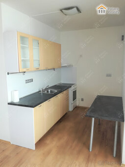 Prostorný byt 2+KK s balkonem, vyhledávaná lokalita - 6