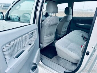 Toyota Hilux 2.5 D-4D - 6