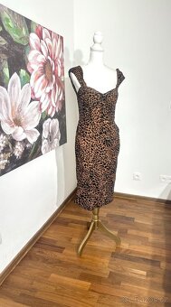 Koktejlové šaty Lavish Alice ( Nové ) PC 5.400 - 6