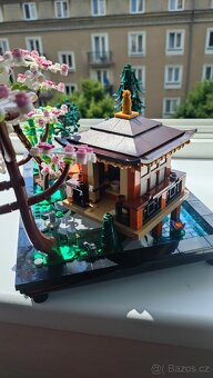 Lego Icons - tichá zahrada 10315 - spěchá - 6