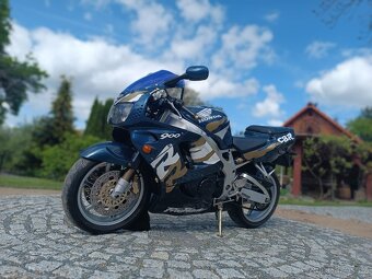 Honda CBR 900 RR - 6