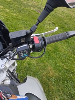 Suzuki GSR 600 - 6