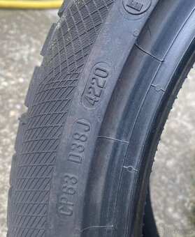 215/45 R17 --- jedna zimní pneumatika - 6
