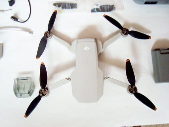 DJI Mini 2 Fly More Combo - 6
