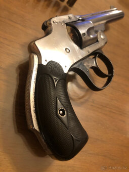 Historický Revolver Smith & Wesson Cal 32 S&W Hammerless DA - 6