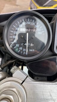 Suzuki GSXR 750 - 6