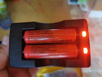 Li-Ion ICR18650 - 4 baterie a Dvojitá nabíječka = SADA - 6