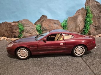 Prodám model 1:18 Aston Martin DB7 - 6