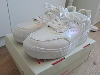 Bílé tenisky s efektem - 6