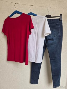 Set dámských triček a tmavě modrých riflí - 6