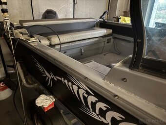 Rybářská hliníková motorová lodka - 6