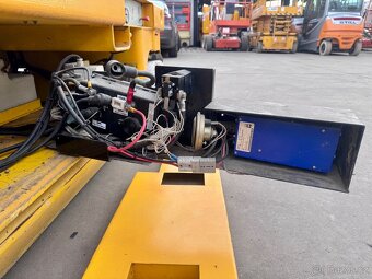 Nůžková pracovní plošina Haulotte Compact 12 - 6