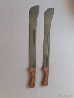 Prodám 2 mačety - délka cca 71 cm, vyrobené v ČSSR - 6
