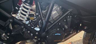 Ktm adventure 1090 - 6