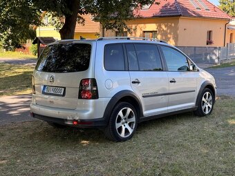 VOLKSWAGEN TOURAN Cross - 6