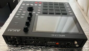 Akai MPC One Standalone MIDI Sequencer 2020 - Present - Blac - 6