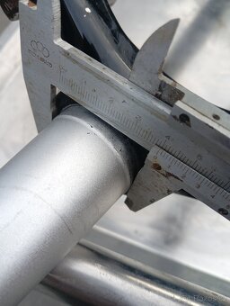 Vidlice SUNTOUR 27.5 10xcr 120mm s pevnou osou - 6