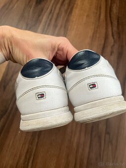 Kožené bílé tenisky Tommy Hilfiger - 6