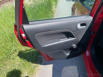 Ford Fiesta 1,3i 55kw 2005 - 6