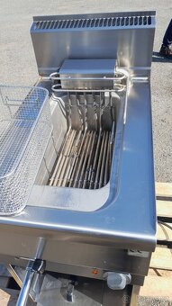Elektrická fritéza Mareno FQE 41 na podestavbě. ( 9 kw - 6