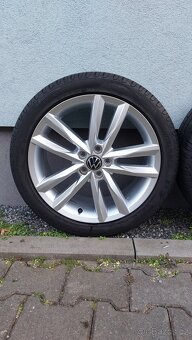 Alu kola 5x100 r17 originál vw polo letní pneu - 6