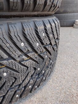 Zimní sada s hřeby Nokian Hakkapelitta 8 235/40 R18 95T XL - 6