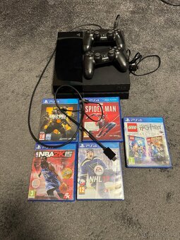 PlayStation 4 + 2x DualShock + 5 her - 6