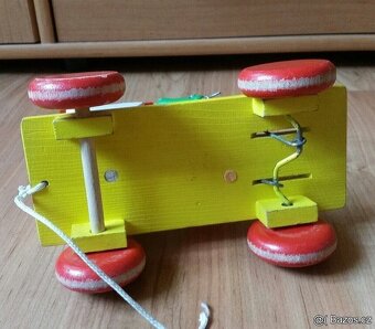 Stará tahací,cinkací,dětská hračka,lezoucí panenka na klíček - 6