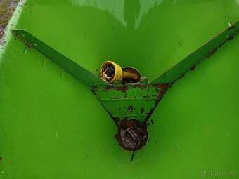 Práškovač Amazone 300 kg dva talíře - 6