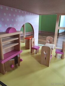 Dřevěný domeček pro panenky - 6