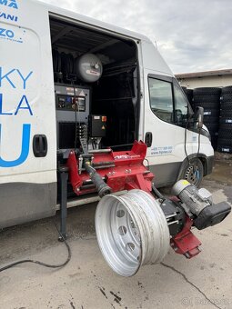 Mechanik mobilního pneuservisu pro pro nákladní vozy - 6