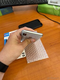 Prodám iPhone XS 64gb (100% kondice baterie) - 6