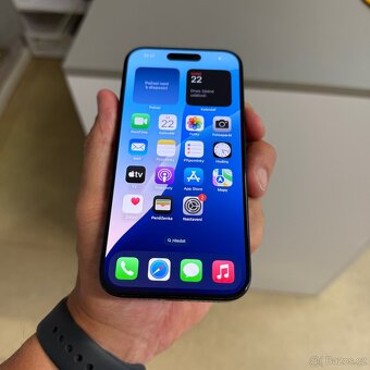 iPhone 15 Pro 256GB, pěkný stav, rok záruka - 6