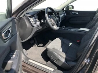 Volvo XC60, 2,0 AWD MOMENTUM PRO B4 - 6