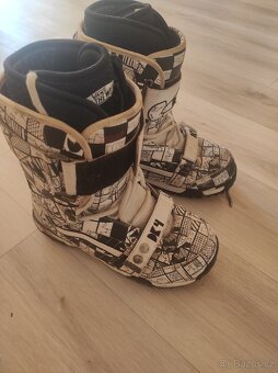 Snowboard set s vázáním a boty Vans - 6