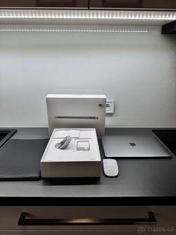 MacBook Air 13" Apple M1| 8GB RAM | 256GB SSD - 6